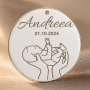 Bănuț argint botez 22 mm cu bebe și fundiță roșie